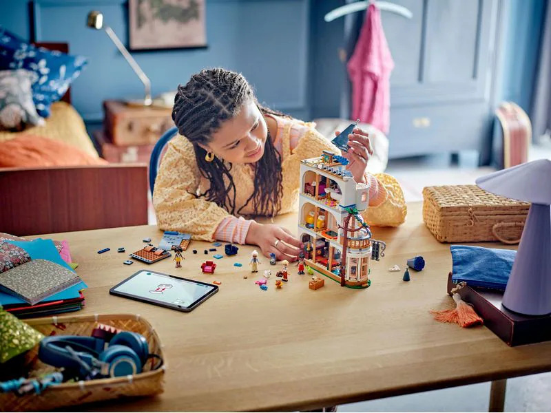 LEGO® Friends Burg mit Ferienunterkunft 42638