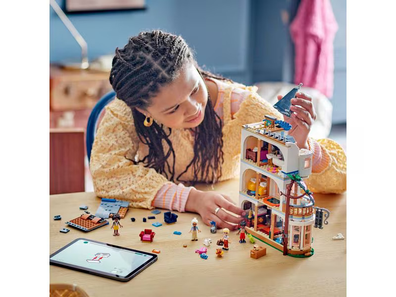 LEGO® Friends Burg mit Ferienunterkunft 42638