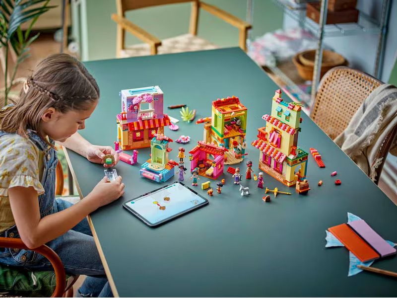 LEGO® Disney Das magische Haus der Madrigals 43245