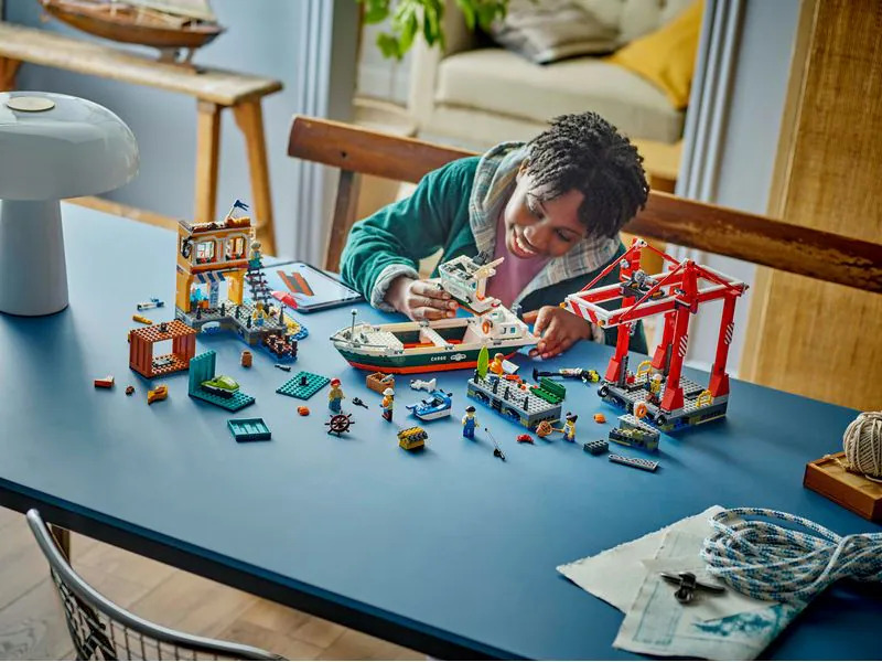 LEGO® City Hafen mit Frachtschiff 60422